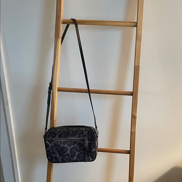 Michael Kors Gray Leopard Print Belt Bag never used - Picture 2 of 3